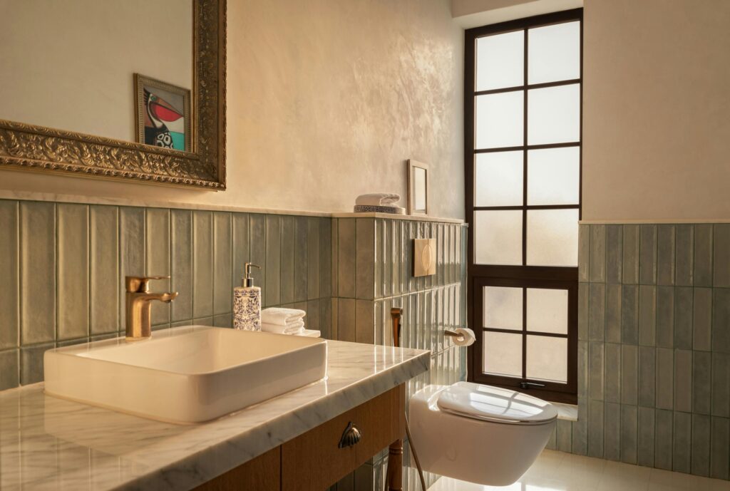 house with modern home decor bathroom